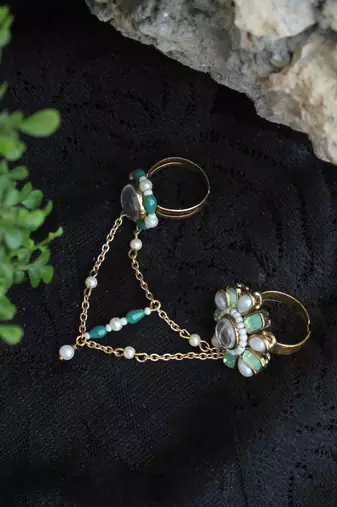 Garden green two-finger ring
