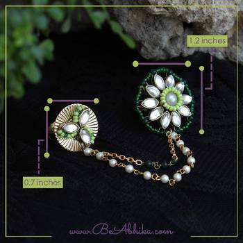 Clover-inspired two-finger ring 3