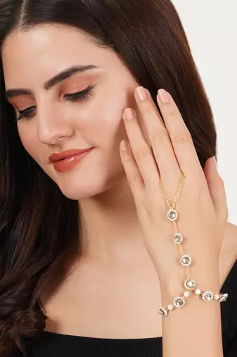 Golden round kundan with white pearls adjustable hathphool bracelet