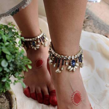 Blue hues anklet 1