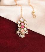 Enamoured kundan mangtikka