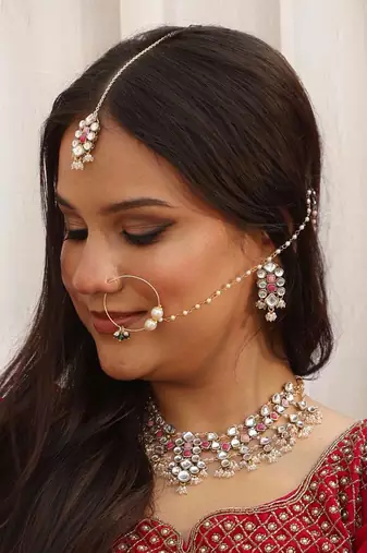 Enamoured kundan mangtikka