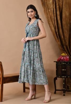 Jaipurite women's sleeveless embroidered anarkali light blue printed kurti in rayon ( party wear, anarkali kurti ) 4