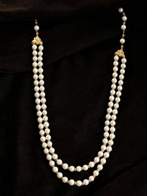 Double-strand pearl necklace with gold-toned clasps 2