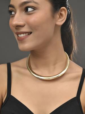 Minimalist gold plated  open cuff necklace for women 1