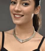 Gold plated v-shaped necklace with floral