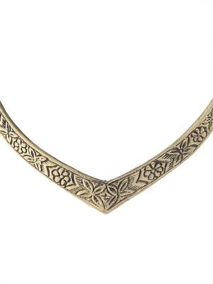 Gold plated v-shaped necklace with floral 3