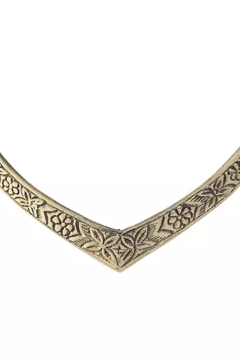 Gold plated v-shaped necklace with floral