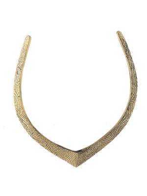 Chic gold v-shaped necklace with textured 3