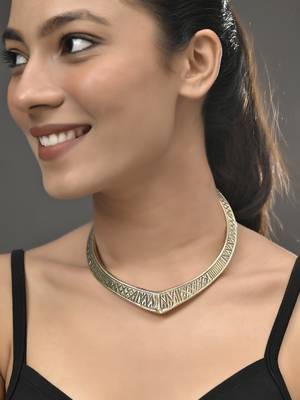 Gold plated  v-shaped necklace for women 1