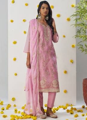 Baby pink organza embroidered salwar suuit 3