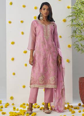 Baby pink organza embroidered salwar suuit 4