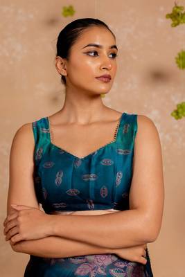 White chiffon abstract warli print  saree with unstitched blouse piece 5