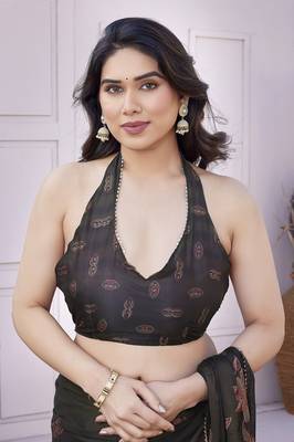 Black chiffon foil foral print gota patti lace border saree with unstitched blouse piece 5