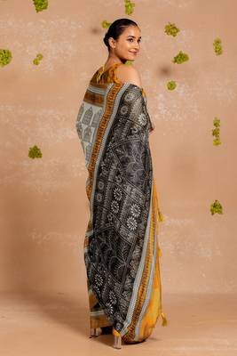 White chiffon abstract warli print  saree with unstitched blouse piece 4