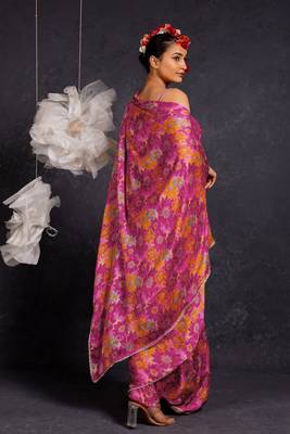 Dark pink chiffon floral print lace border saree with unstitched blouse piece 4