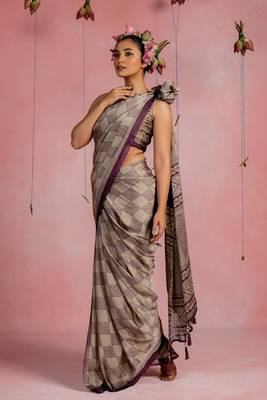 Dusty beige chiffon geometric paisley print  saree with unstitched blouse piece 3