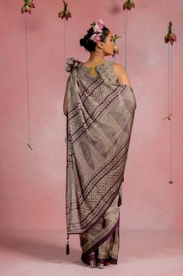 Dusty beige chiffon geometric paisley print  saree with unstitched blouse piece 4