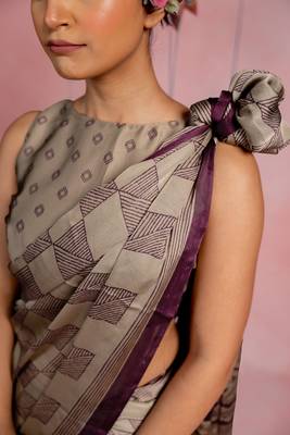 Dusty beige chiffon geometric paisley print  saree with unstitched blouse piece 5
