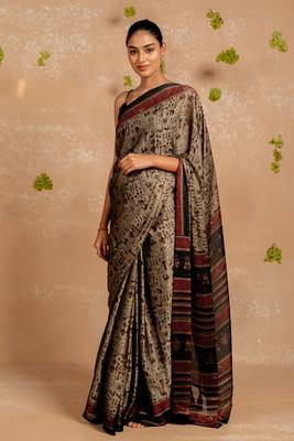 Dark dusty biege chiffon warli print  saree with unstitched blouse piece 3