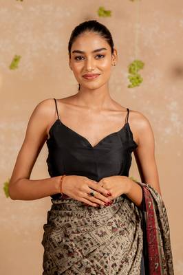 Dark dusty biege chiffon warli print  saree with unstitched blouse piece 5