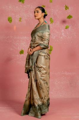 Beige silk blend floral print golden zari woven border tassels saree with unstitched blouse piece 3