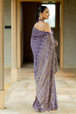 Dark purple chiffon foil chevron print ethnic motif sequins lace border saree with unstiched blouse piece 4