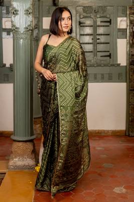 Mehandi green chiffon foil chevron print ethnic motif sequins lace saree with unstiched blouse piece 2