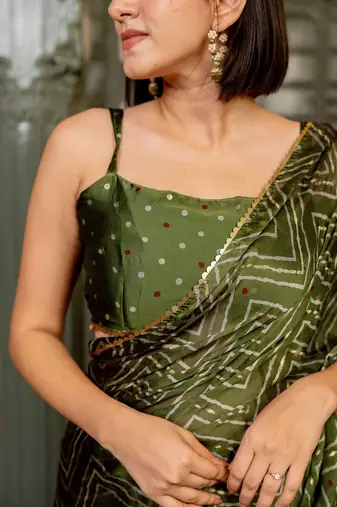 Mehandi green chiffon foil chevron print ethnic motif sequins lace saree with unstiched blouse piece
