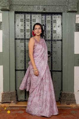 Light pink chiffon foil floral print lace border saree with unstiched blouse piece 2