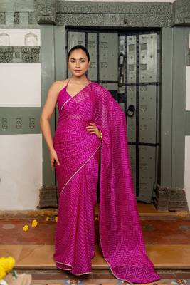Dark pink chiffon chevron zig zag print lace border saree with unstiched blouse piece 1