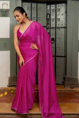 Dark pink chiffon chevron zig zag print lace border saree with unstiched blouse piece 2