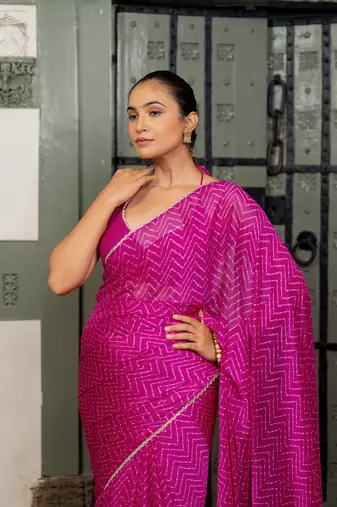 Dark pink chiffon chevron zig zag print lace border saree with unstiched blouse piece