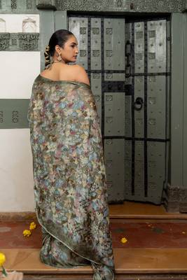Light peach chiffon floral print lace border saree with unstiched blouse piece 4