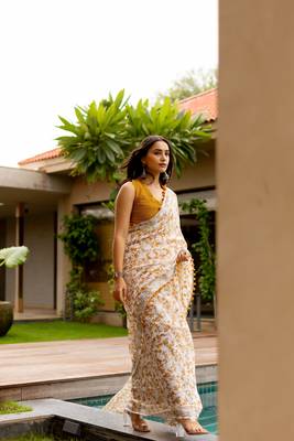 White cotton blend leaf print pom pom lace border saree with unstiched blouse piece 3
