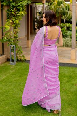 Pink cotton blend floral print crochet lace border saree with unstiched blouse piece 4