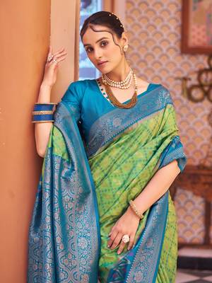 Green Banarasi Style Soft Silk blend Zari Border & Threads work Saree With Blouse 4