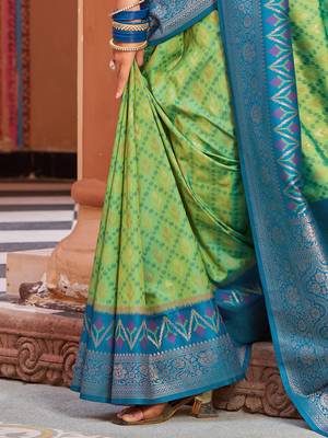 Green Banarasi Style Soft Silk blend Zari Border & Threads work Saree With Blouse 5