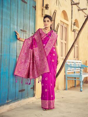 Pink Elegant Silk Blend Festive Wear Thread Work Beautiful Border Saree With Blouse 2