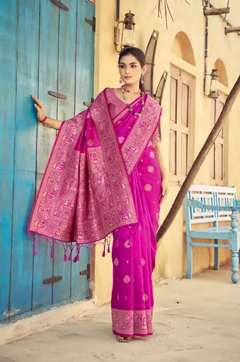 Pink Elegant Silk Blend Festive Wear Thread Work Beautiful Border Saree With Blouse