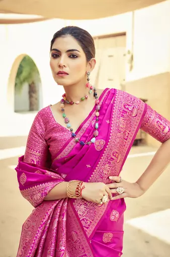 Pink Elegant Silk Blend Festive Wear Thread Work Beautiful Border Saree With Blouse
