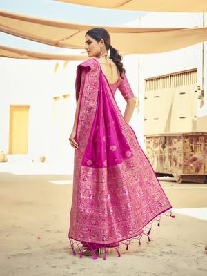 Pink Elegant Silk Blend Festive Wear Thread Work Beautiful Border Saree With Blouse 4