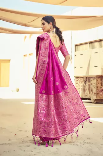 Pink Elegant Silk Blend Festive Wear Thread Work Beautiful Border Saree With Blouse
