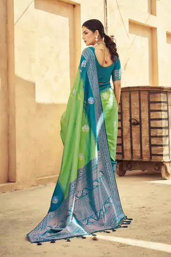 Green Elegant Silk Blend Festive Wear Thread Work Beautiful Border Saree With Blouse