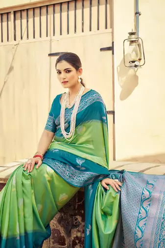 Green Elegant Silk Blend Festive Wear Thread Work Beautiful Border Saree With Blouse