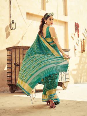 Green Elegant Cotton Blend Festive Wear Saree With Blouse 4