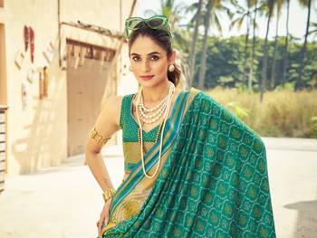 Green Elegant Cotton Blend Festive Wear Saree With Blouse 5