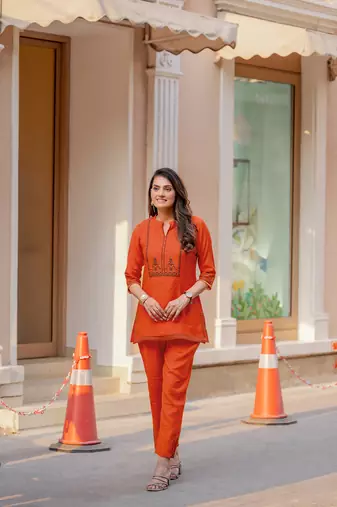 Women Viscose Slub ethnic Short Kurta With Pant