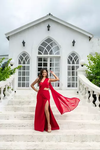 pre draped red skirt slit saree