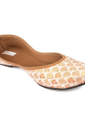 Cushioned peach brocket flats